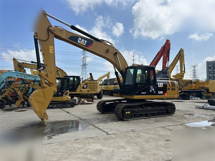 CATERPILLAR 320D - 크롤러 굴삭기 : 사진 2 CATERPILLAR 320D - 크롤러 굴삭기 : 사진 2