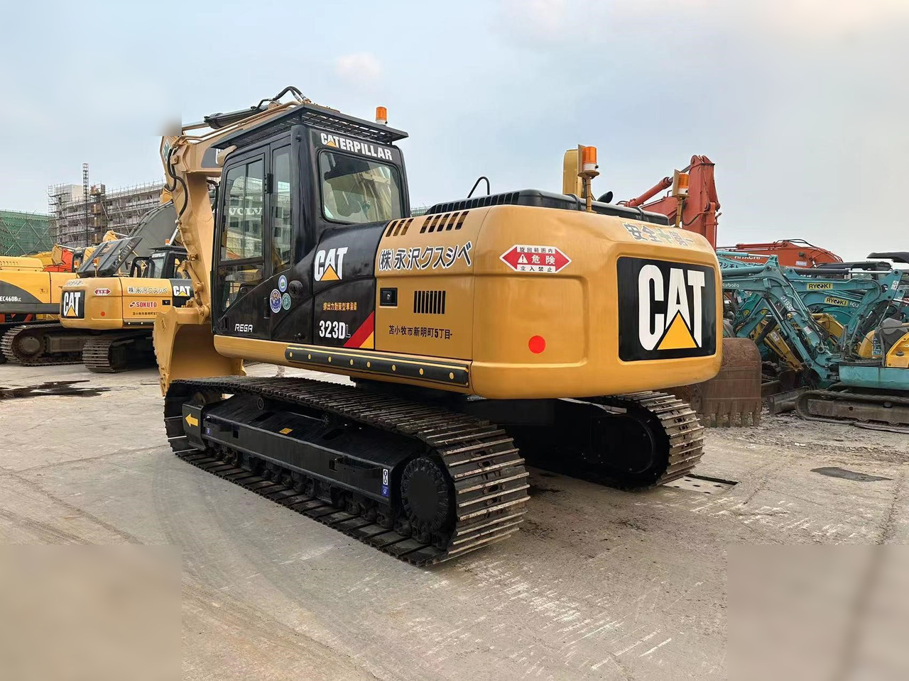 CATERPILLAR 323DL - 크롤러 굴삭기 : 사진 5 CATERPILLAR 323DL - 크롤러 굴삭기 : 사진 5