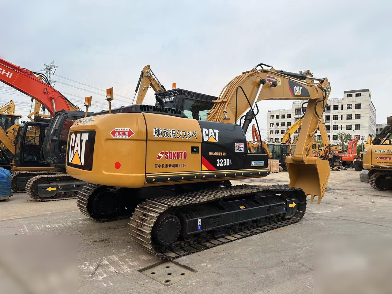 CATERPILLAR 323DL - 크롤러 굴삭기 : 사진 4 CATERPILLAR 323DL - 크롤러 굴삭기 : 사진 4