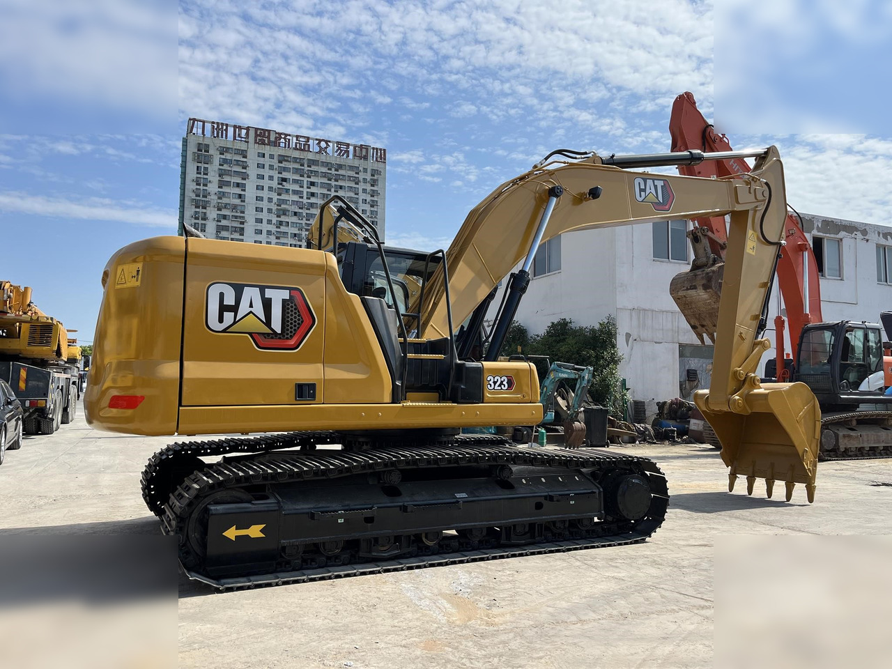 CATERPILLAR 323 - 크롤러 굴삭기 : 사진 1 CATERPILLAR 323 - 크롤러 굴삭기 : 사진 1