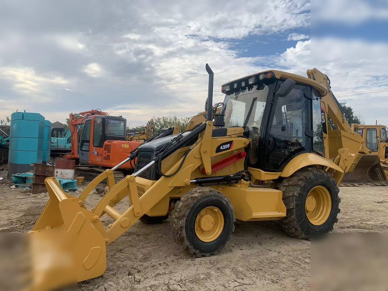 CATERPILLAR 420F - 백호 로더 : 사진 3 CATERPILLAR 420F - 백호 로더 : 사진 3
