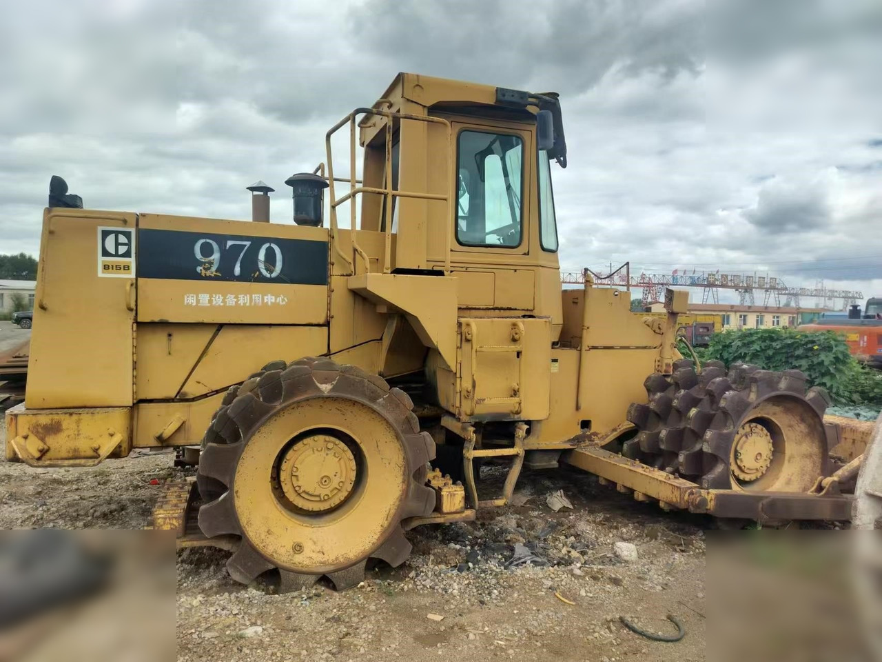 CATERPILLAR 815B - 로드 롤러 : 사진 1 CATERPILLAR 815B - 로드 롤러 : 사진 1