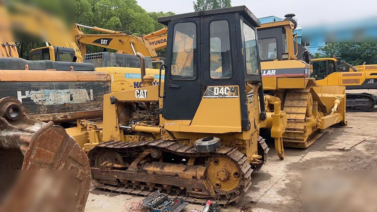 CATERPILLAR D4C - 불도저 : 사진 5 CATERPILLAR D4C - 불도저 : 사진 5