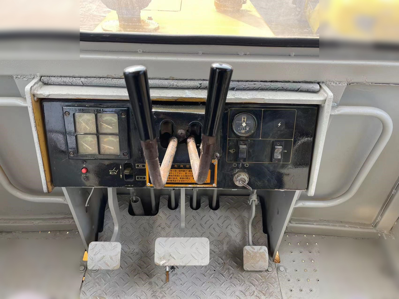 CATERPILLAR D4C - 불도저 : 사진 5 CATERPILLAR D4C - 불도저 : 사진 5