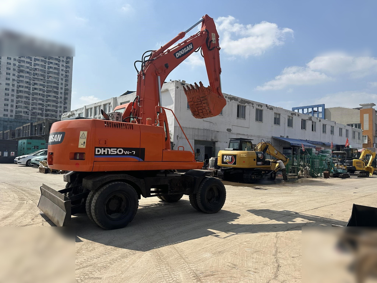 DOOSAN DH150W-7 - 휠 굴삭기 : 사진 1 DOOSAN DH150W-7 - 휠 굴삭기 : 사진 1