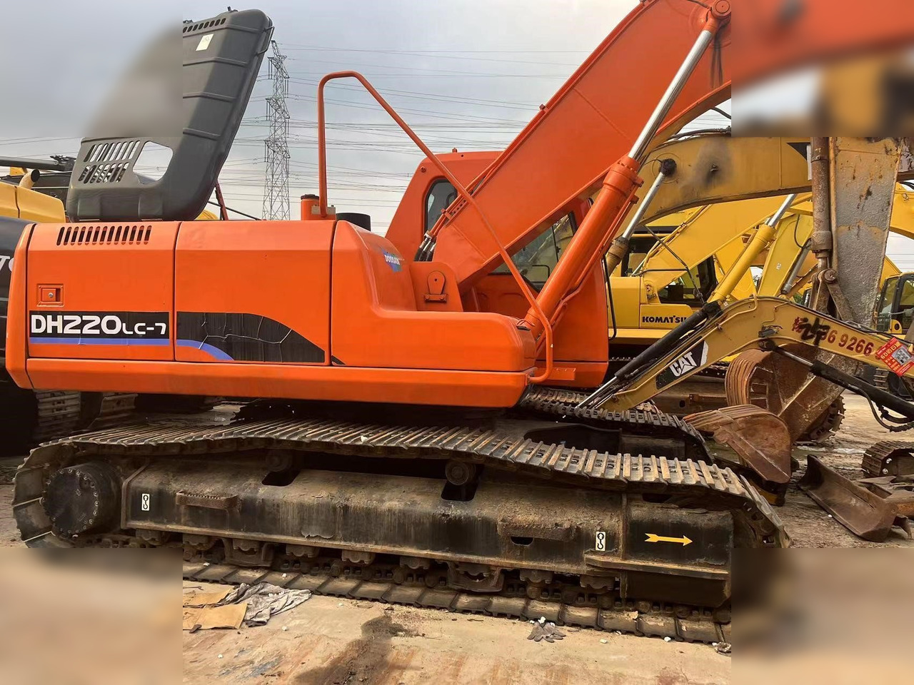 DOOSAN DH220 LC-7 - 크롤러 굴삭기 : 사진 4 DOOSAN DH220 LC-7 - 크롤러 굴삭기 : 사진 4