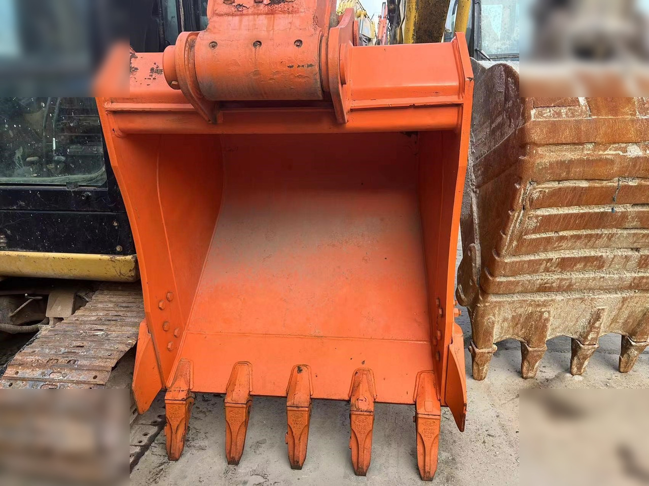 DOOSAN DH220 LC-7 - 크롤러 굴삭기 : 사진 3 DOOSAN DH220 LC-7 - 크롤러 굴삭기 : 사진 3
