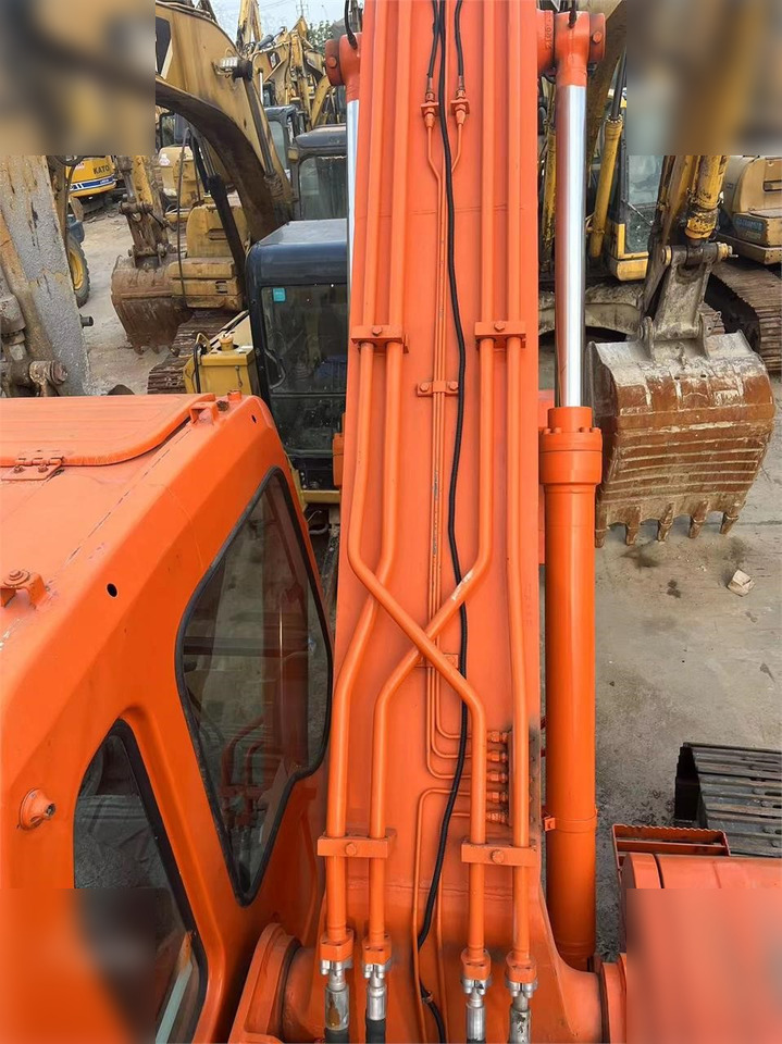 DOOSAN DH220 LC-7 - 크롤러 굴삭기 : 사진 5 DOOSAN DH220 LC-7 - 크롤러 굴삭기 : 사진 5