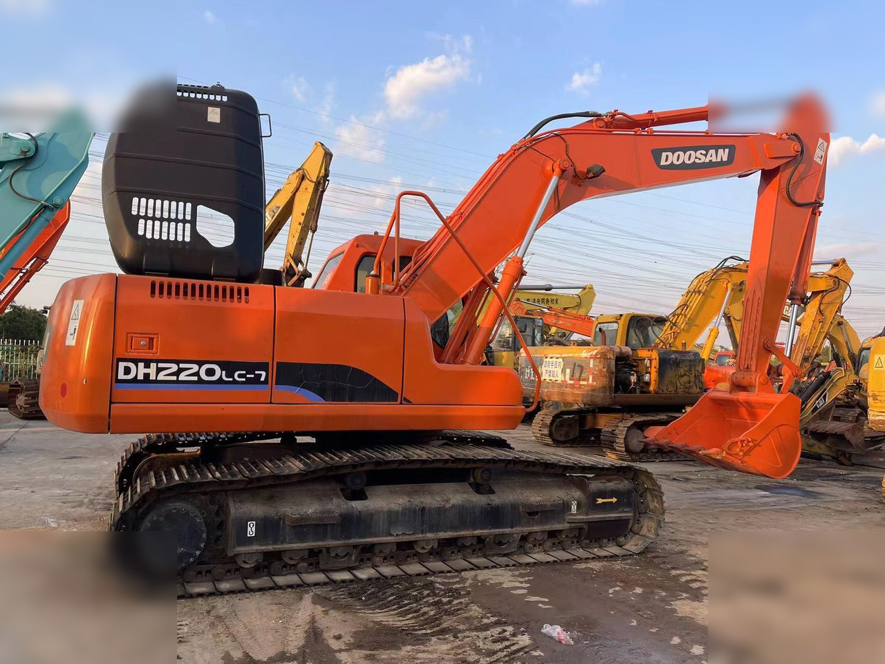 DOOSAN DH220 LC-7 - 크롤러 굴삭기 : 사진 2 DOOSAN DH220 LC-7 - 크롤러 굴삭기 : 사진 2