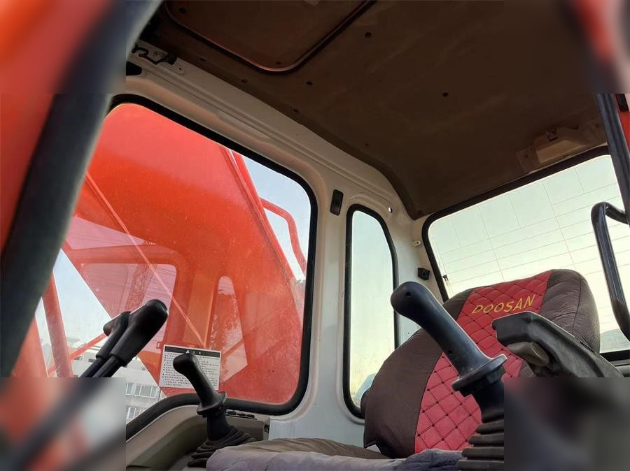 DOOSAN DH300 LC-7 - 크롤러 굴삭기 : 사진 4 DOOSAN DH300 LC-7 - 크롤러 굴삭기 : 사진 4