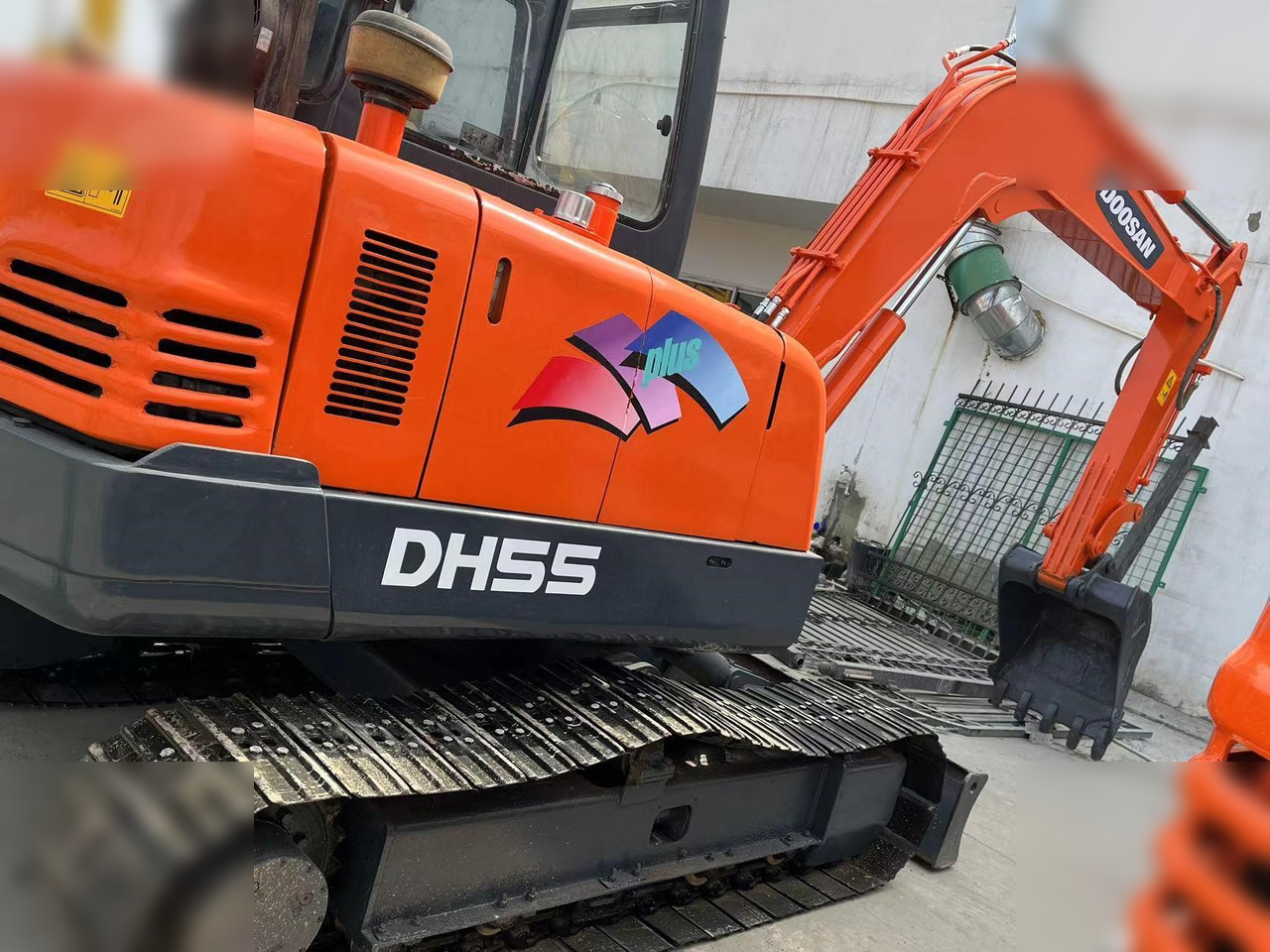 DOOSAN DH55 - 미니 굴삭기 : 사진 3 DOOSAN DH55 - 미니 굴삭기 : 사진 3