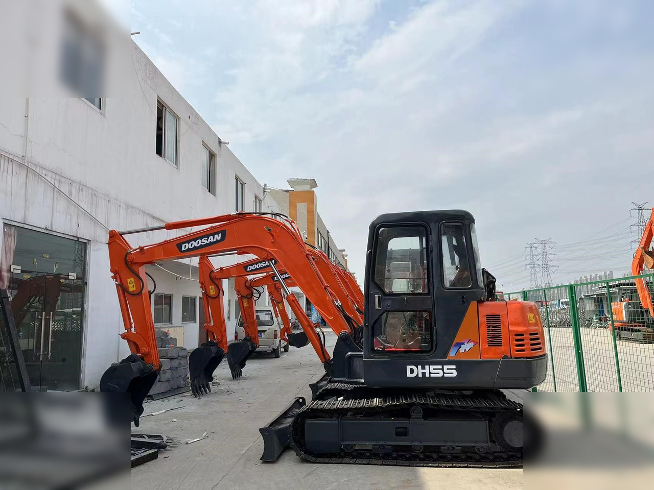 DOOSAN DH55 - 미니 굴삭기 : 사진 2 DOOSAN DH55 - 미니 굴삭기 : 사진 2