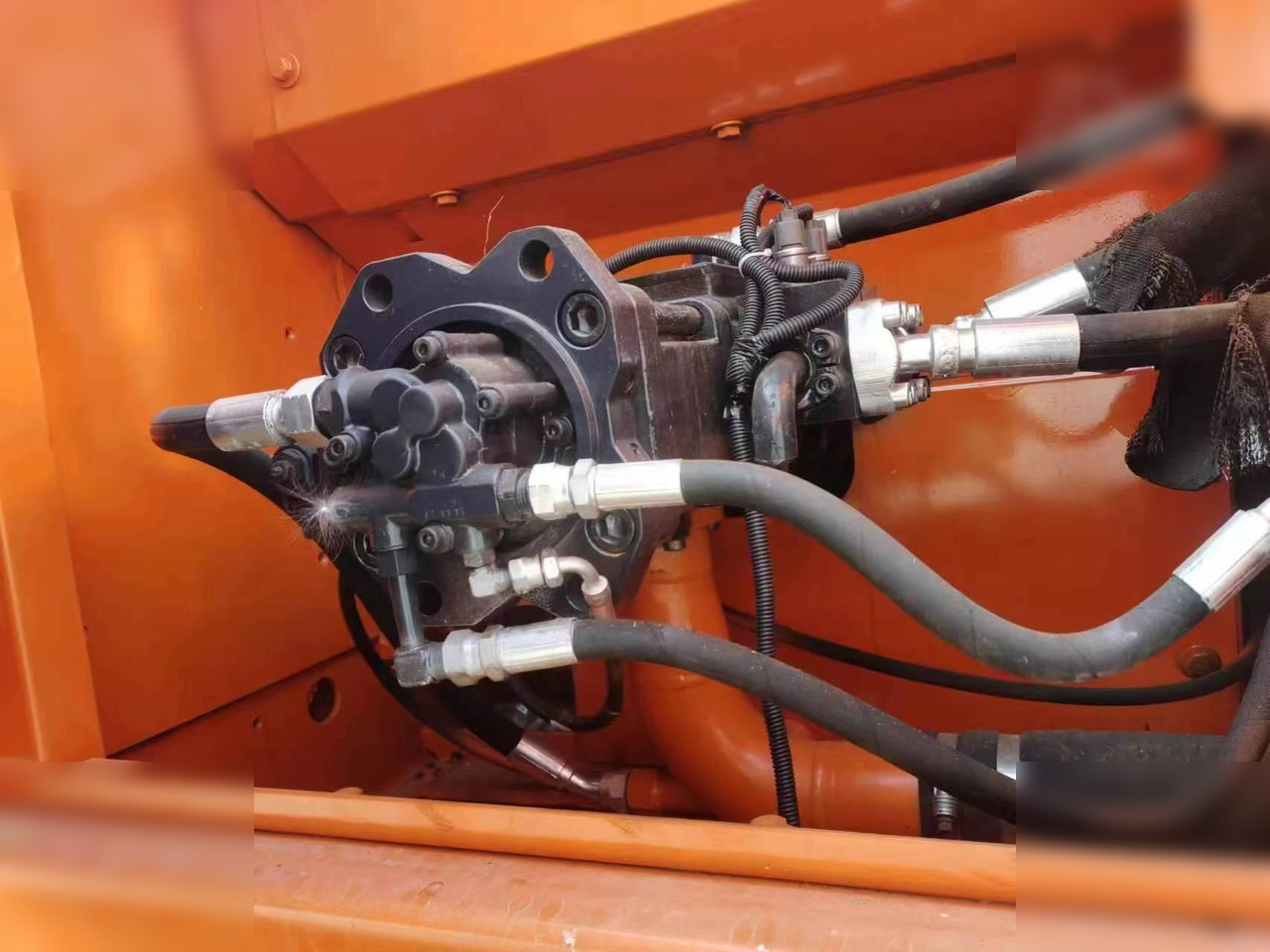 DOOSAN DX225 LC - 크롤러 굴삭기 : 사진 4 DOOSAN DX225 LC - 크롤러 굴삭기 : 사진 4
