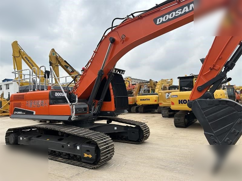 DOOSAN DX260 LC - 크롤러 굴삭기 : 사진 4 DOOSAN DX260 LC - 크롤러 굴삭기 : 사진 4