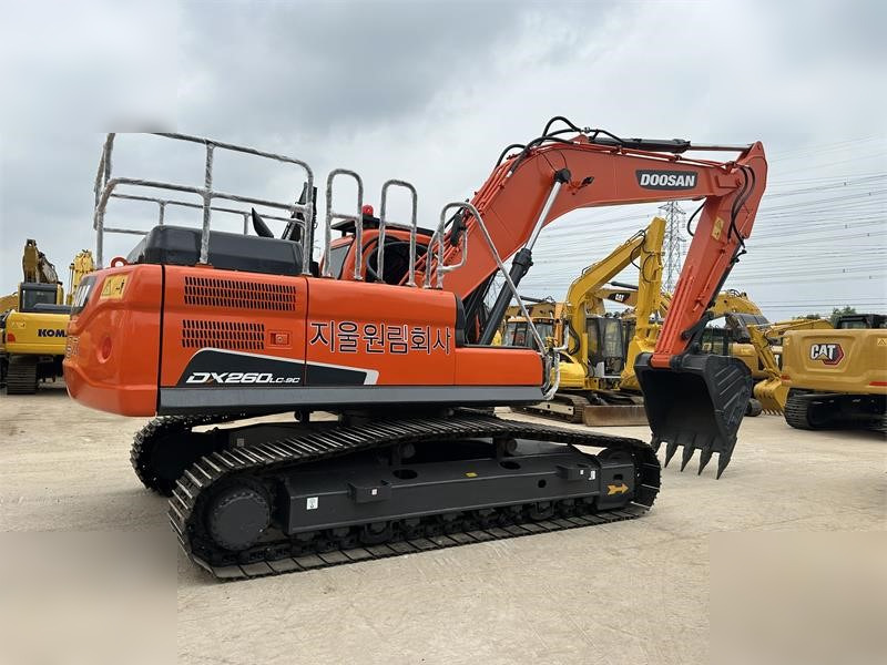 DOOSAN DX260 LC - 크롤러 굴삭기 : 사진 2 DOOSAN DX260 LC - 크롤러 굴삭기 : 사진 2