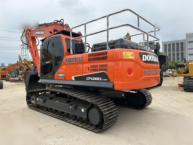 DOOSAN DX260 LC - 크롤러 굴삭기 : 사진 2 DOOSAN DX260 LC - 크롤러 굴삭기 : 사진 2