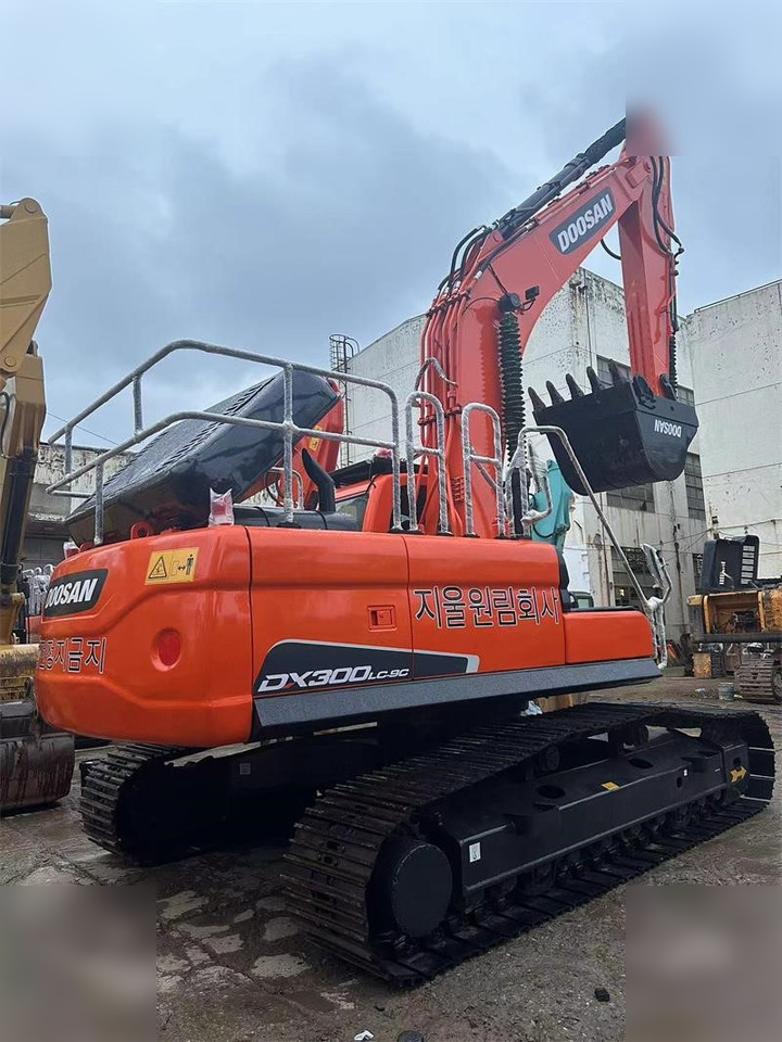 DOOSAN DX300 LC-9C - 크롤러 굴삭기 : 사진 1 DOOSAN DX300 LC-9C - 크롤러 굴삭기 : 사진 1