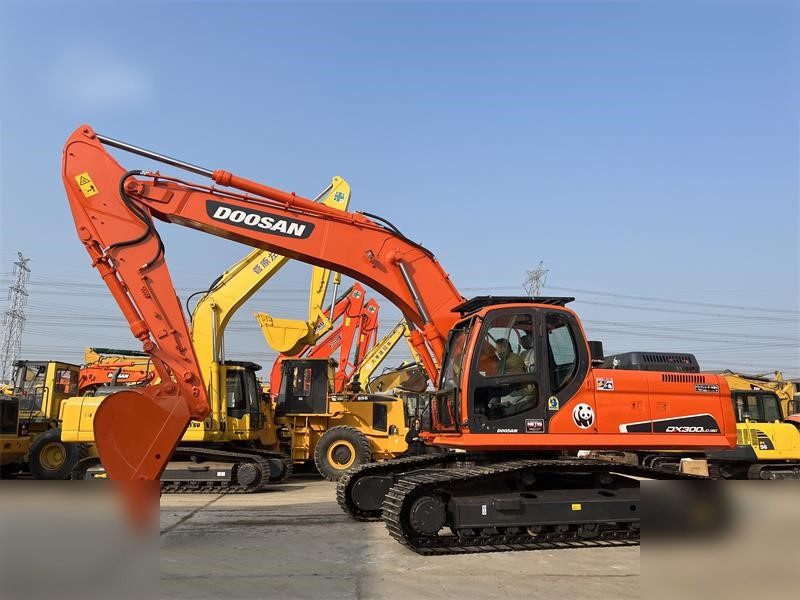 DOOSAN DX300 LC-9C - 크롤러 굴삭기 : 사진 1 DOOSAN DX300 LC-9C - 크롤러 굴삭기 : 사진 1