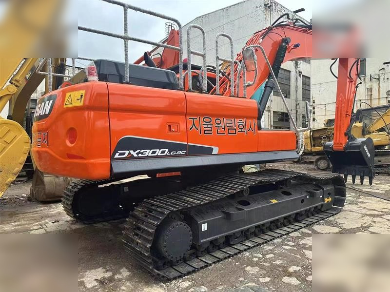 DOOSAN DX300 LC-9C - 크롤러 굴삭기 : 사진 1 DOOSAN DX300 LC-9C - 크롤러 굴삭기 : 사진 1