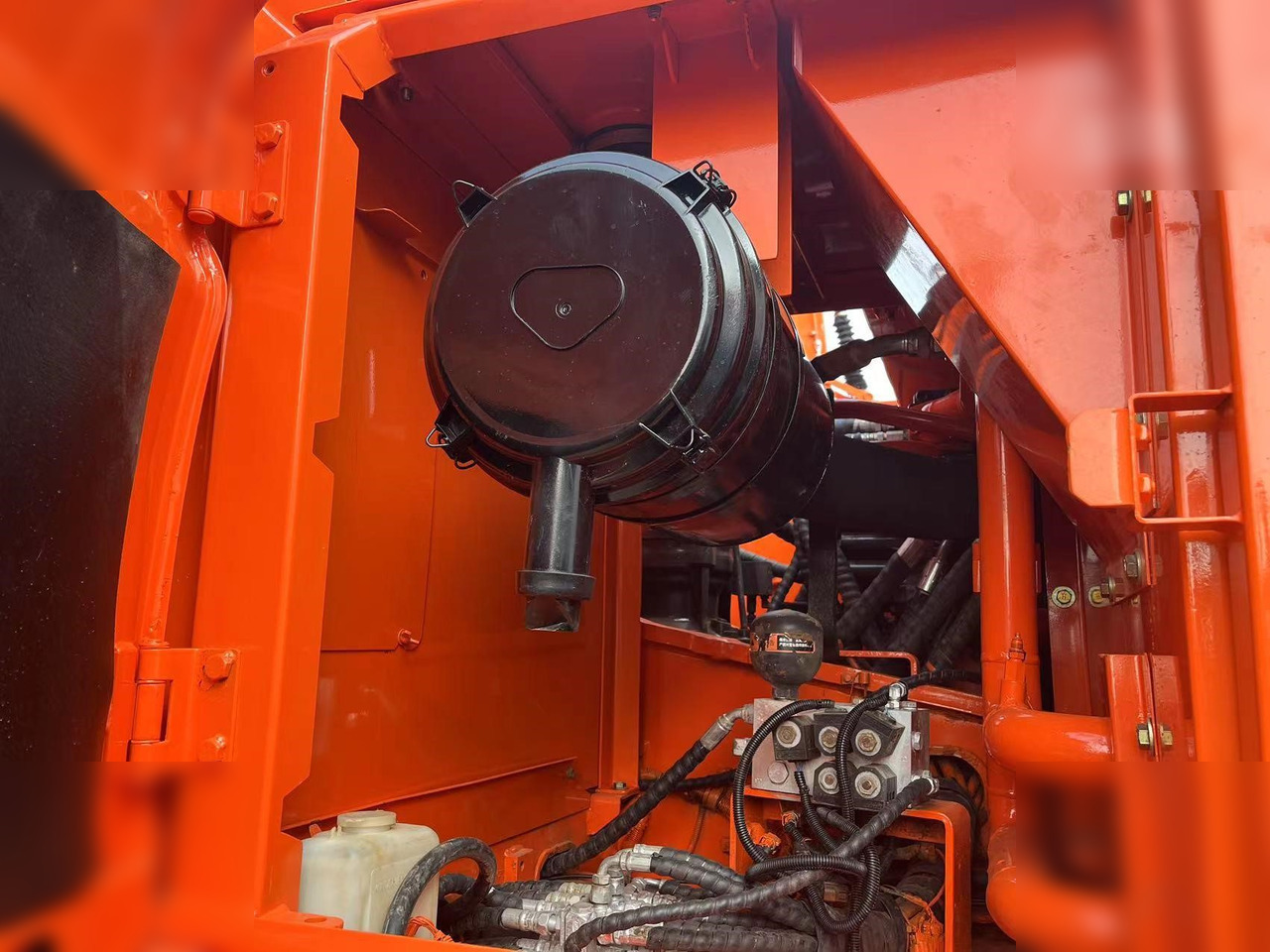 DOOSAN DX300 LC-9C - 크롤러 굴삭기 : 사진 4 DOOSAN DX300 LC-9C - 크롤러 굴삭기 : 사진 4