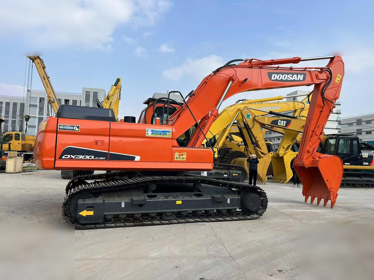 DOOSAN DX300 LC-9C - 크롤러 굴삭기 : 사진 1 DOOSAN DX300 LC-9C - 크롤러 굴삭기 : 사진 1
