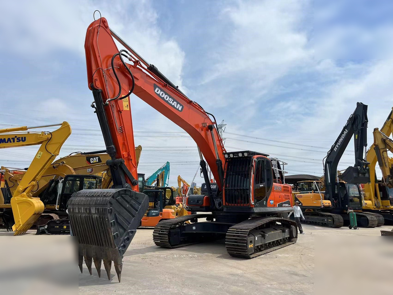 DOOSAN DX300 LC-9C - 크롤러 굴삭기 : 사진 3 DOOSAN DX300 LC-9C - 크롤러 굴삭기 : 사진 3