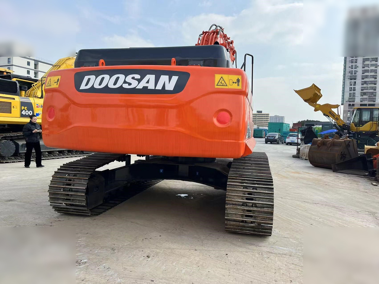 DOOSAN DX300 LC-9C - 크롤러 굴삭기 : 사진 4 DOOSAN DX300 LC-9C - 크롤러 굴삭기 : 사진 4