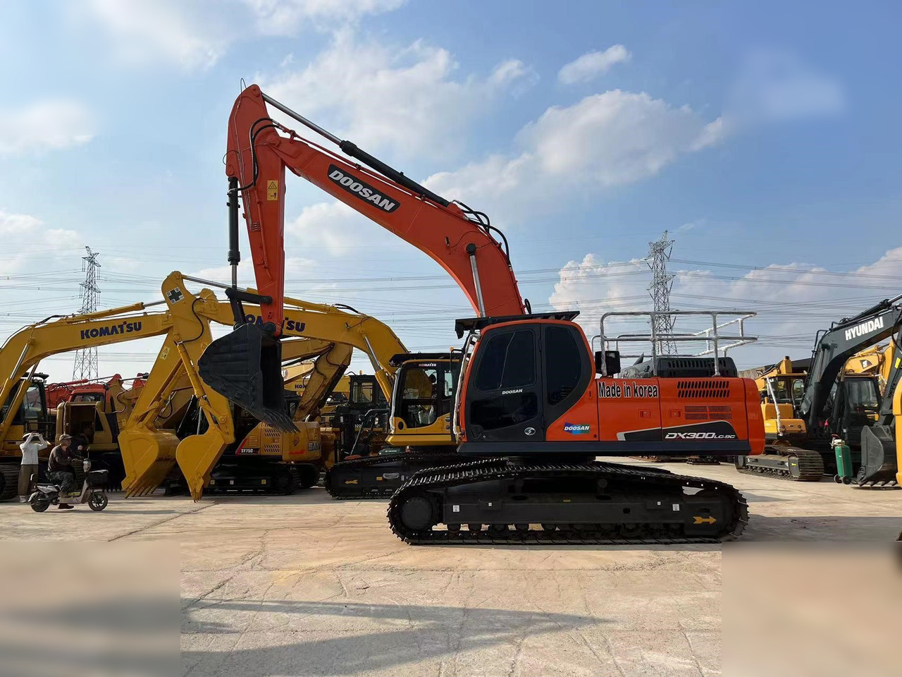DOOSAN DX300 LCA - 크롤러 굴삭기 : 사진 1 DOOSAN DX300 LCA - 크롤러 굴삭기 : 사진 1