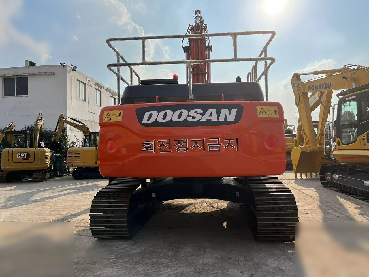 DOOSAN DX300 LCA - 크롤러 굴삭기 : 사진 2 DOOSAN DX300 LCA - 크롤러 굴삭기 : 사진 2
