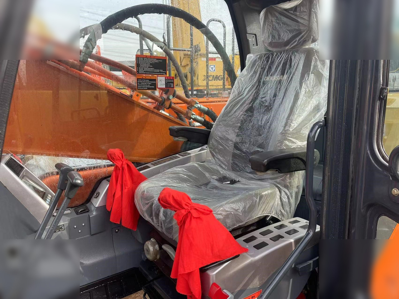 DOOSAN DX300 LCA - 크롤러 굴삭기 : 사진 5 DOOSAN DX300 LCA - 크롤러 굴삭기 : 사진 5