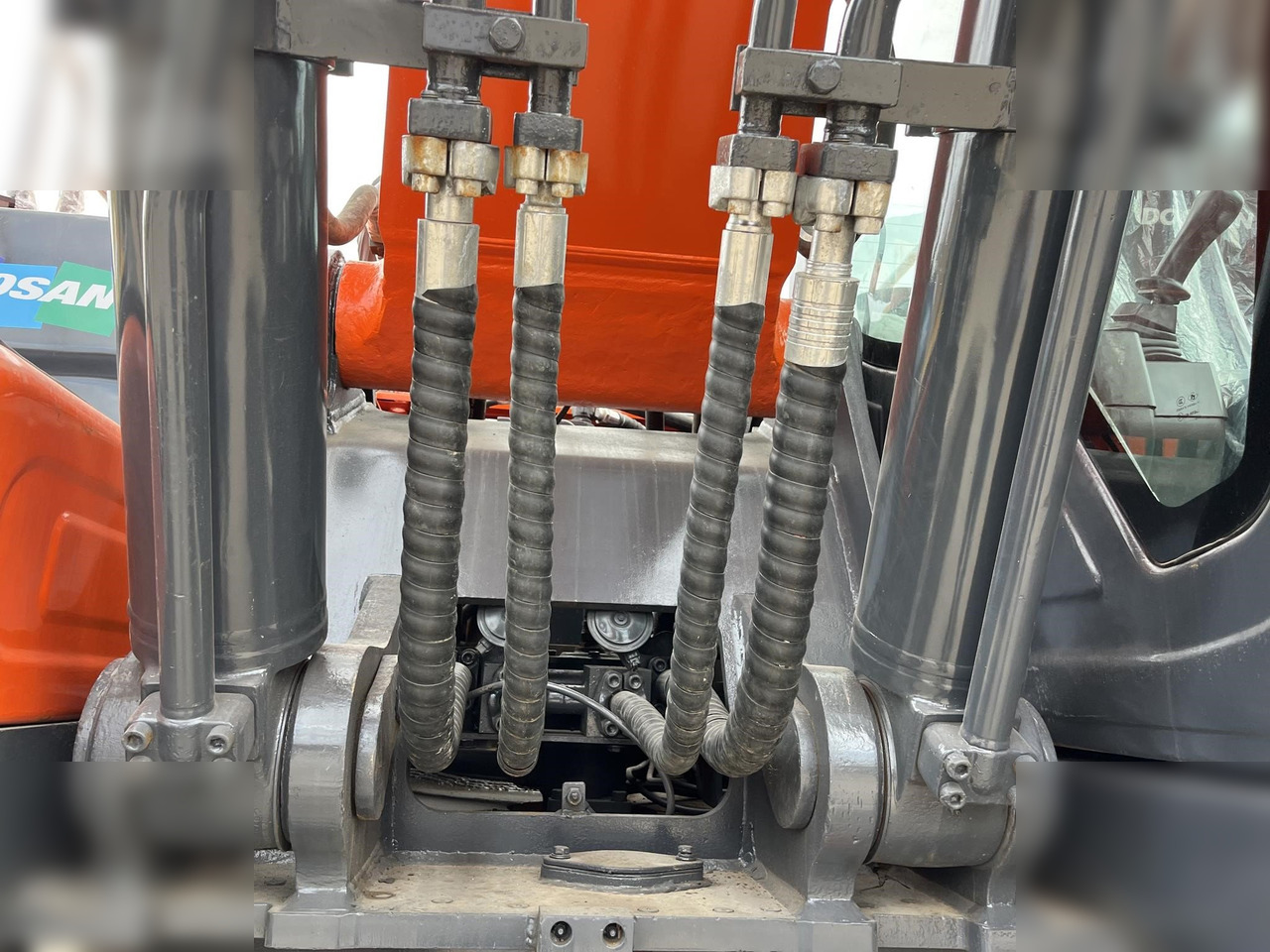 크롤러 굴삭기 DOOSAN DX340 LCA : 사진 7