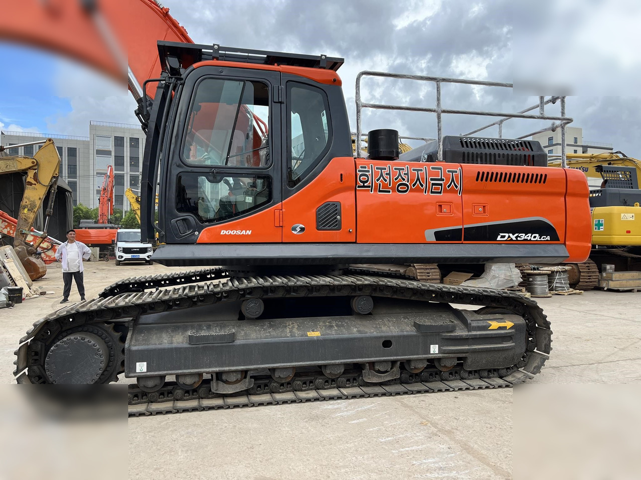 DOOSAN DX340 LCA - 크롤러 굴삭기 : 사진 5 DOOSAN DX340 LCA - 크롤러 굴삭기 : 사진 5