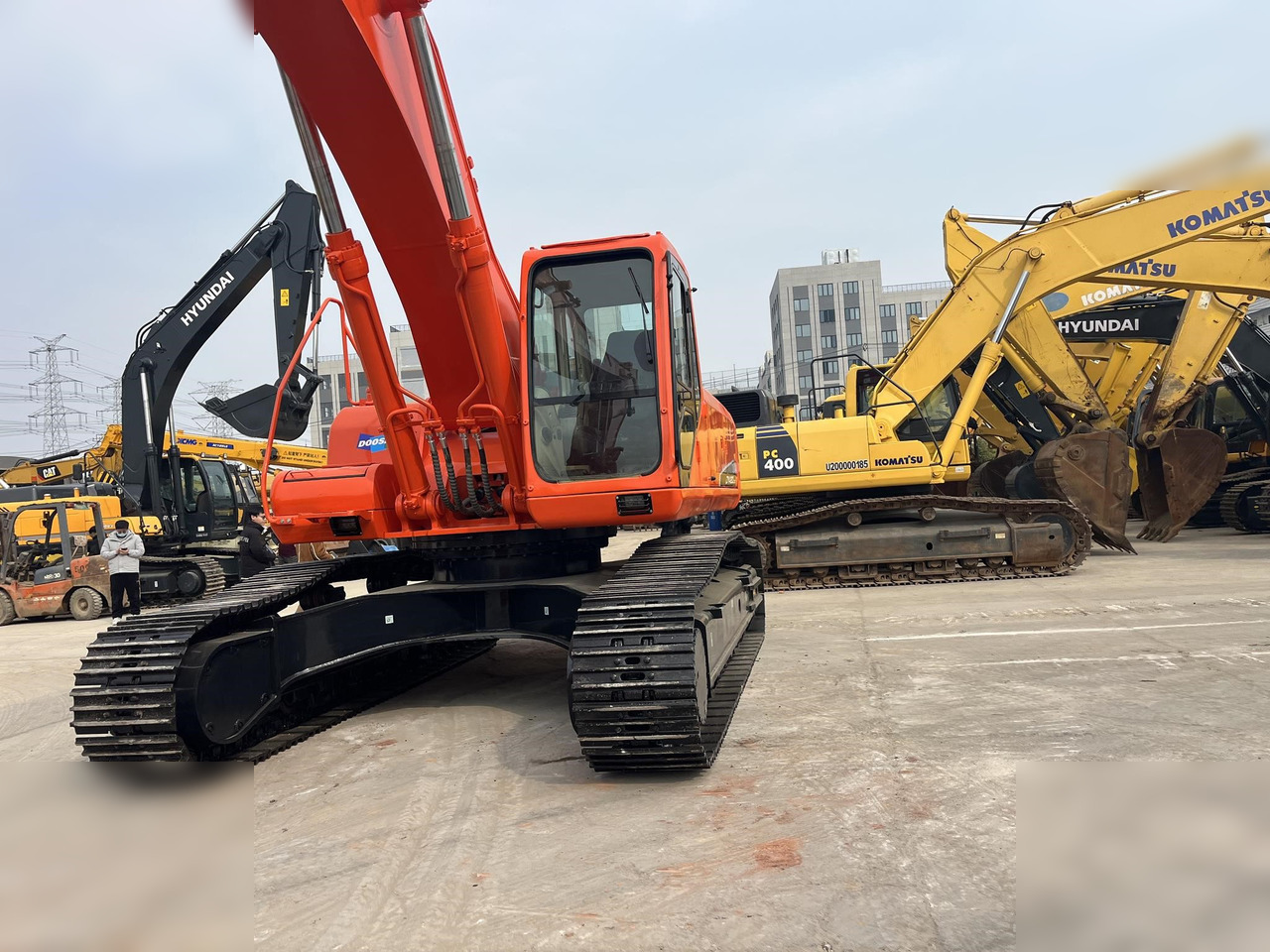 DOOSAN DX420 LC-9C - 크롤러 굴삭기 : 사진 4 DOOSAN DX420 LC-9C - 크롤러 굴삭기 : 사진 4