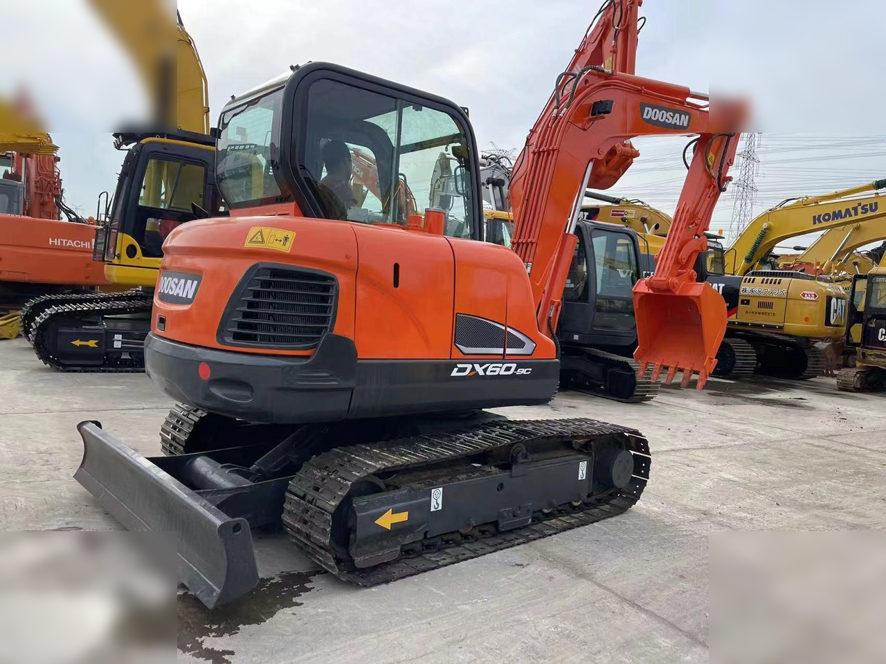 DOOSAN DX60-9C - 크롤러 굴삭기 : 사진 4 DOOSAN DX60-9C - 크롤러 굴삭기 : 사진 4