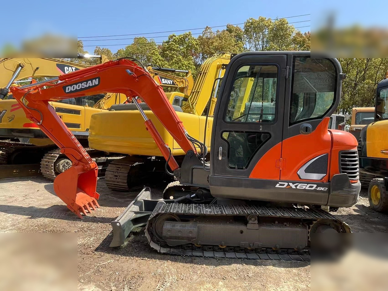 DOOSAN DX60-9C - 크롤러 굴삭기 : 사진 1 DOOSAN DX60-9C - 크롤러 굴삭기 : 사진 1