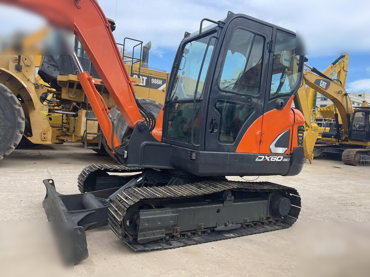 DOOSAN DX60-9C - 크롤러 굴삭기 : 사진 5 DOOSAN DX60-9C - 크롤러 굴삭기 : 사진 5