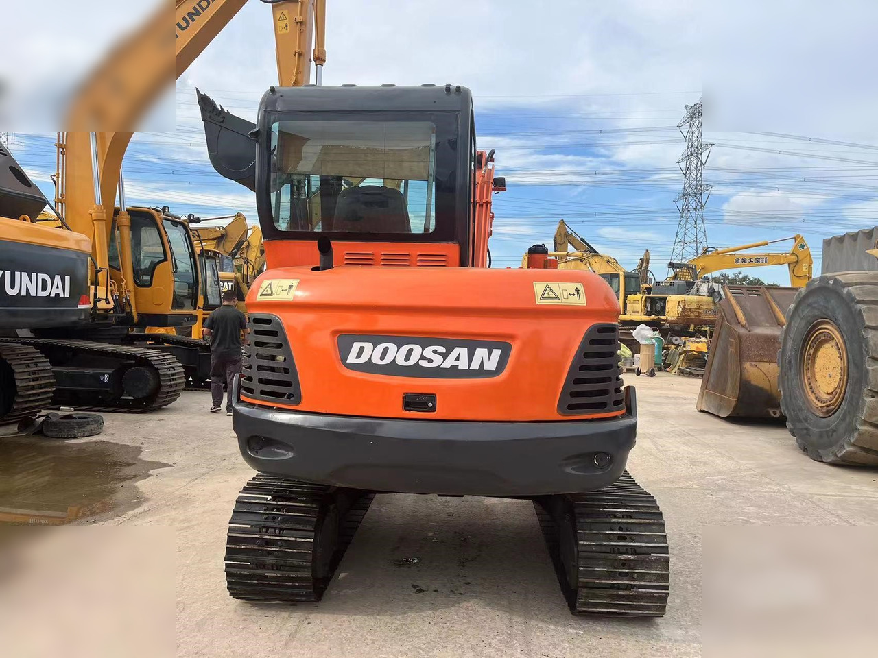 DOOSAN DX60-9C - 크롤러 굴삭기 : 사진 4 DOOSAN DX60-9C - 크롤러 굴삭기 : 사진 4
