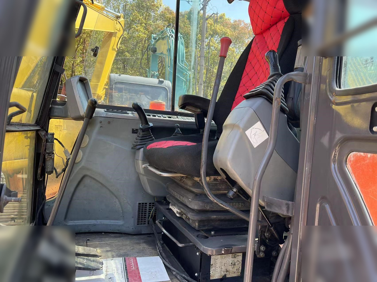 DOOSAN DX60-9C - 크롤러 굴삭기 : 사진 2 DOOSAN DX60-9C - 크롤러 굴삭기 : 사진 2