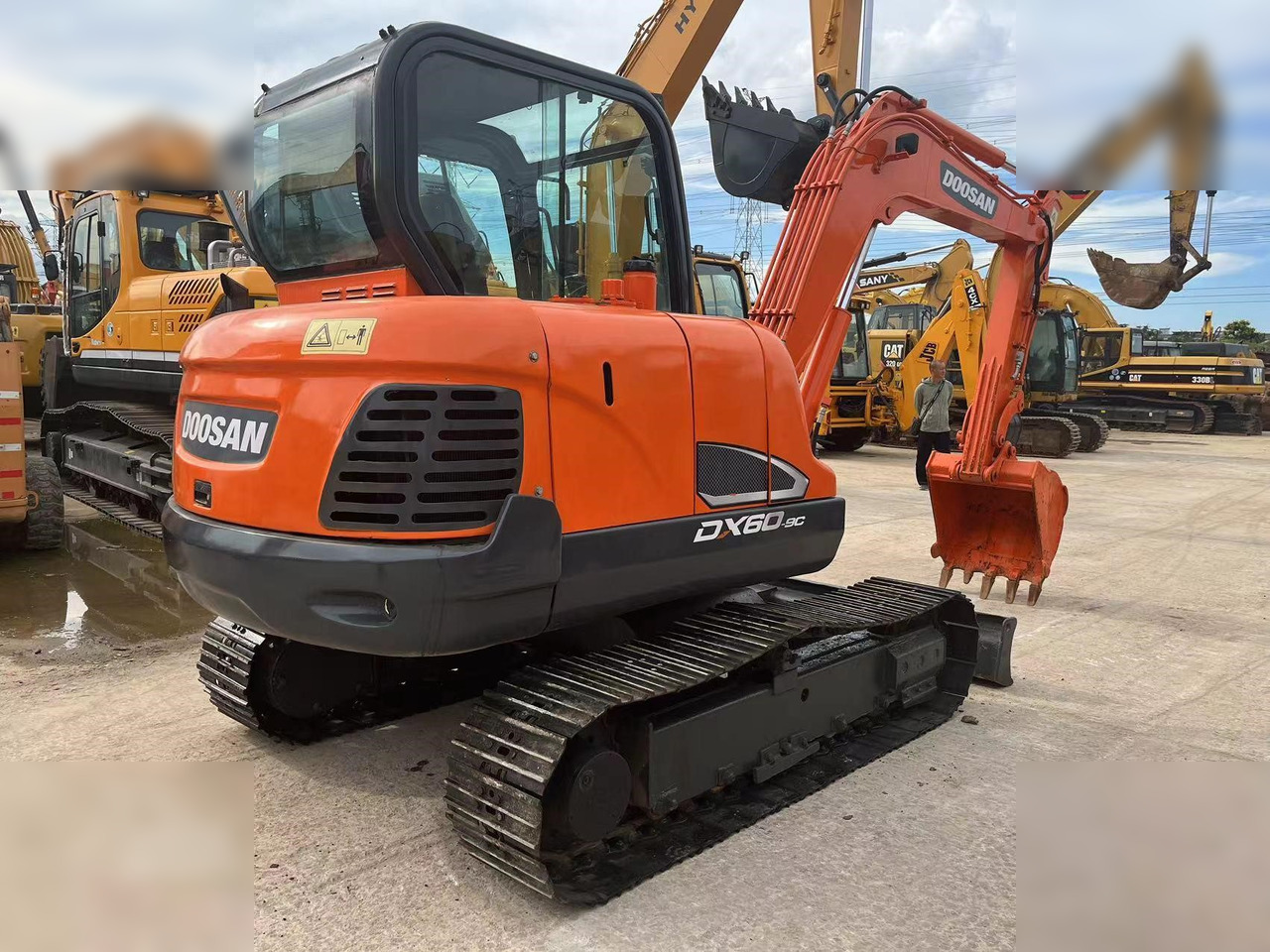 DOOSAN DX60-9C - 크롤러 굴삭기 : 사진 2 DOOSAN DX60-9C - 크롤러 굴삭기 : 사진 2
