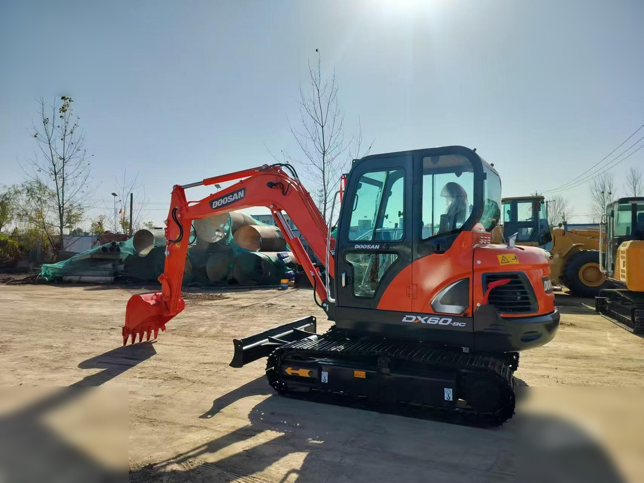 DOOSAN DX60-9C - 크롤러 굴삭기 : 사진 1 DOOSAN DX60-9C - 크롤러 굴삭기 : 사진 1