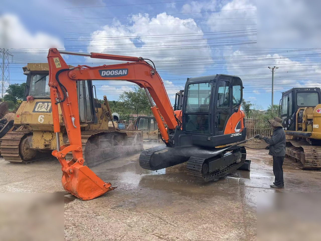 DOOSAN DX60-9C - 크롤러 굴삭기 : 사진 1 DOOSAN DX60-9C - 크롤러 굴삭기 : 사진 1