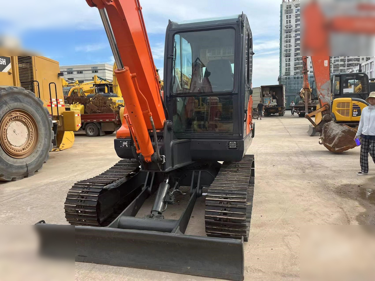 DOOSAN DX60-9C - 크롤러 굴삭기 : 사진 5 DOOSAN DX60-9C - 크롤러 굴삭기 : 사진 5