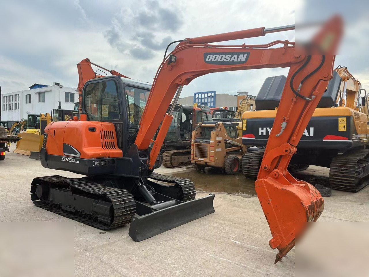 DOOSAN DX60-9C - 크롤러 굴삭기 : 사진 1 DOOSAN DX60-9C - 크롤러 굴삭기 : 사진 1