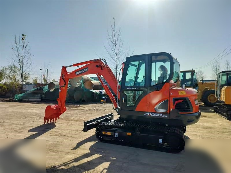 DOOSAN DX60-9C - 크롤러 굴삭기 : 사진 1 DOOSAN DX60-9C - 크롤러 굴삭기 : 사진 1