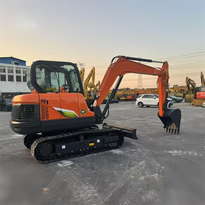 DOOSAN DX60E-10N - 크롤러 굴삭기 : 사진 4 DOOSAN DX60E-10N - 크롤러 굴삭기 : 사진 4