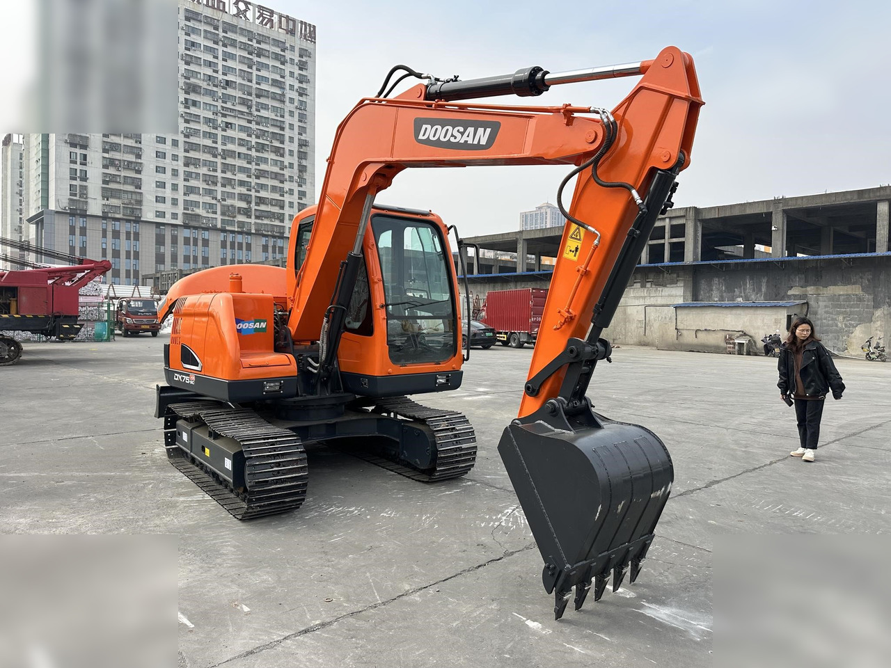 DOOSAN DX75-9CN - 크롤러 굴삭기 : 사진 3 DOOSAN DX75-9CN - 크롤러 굴삭기 : 사진 3