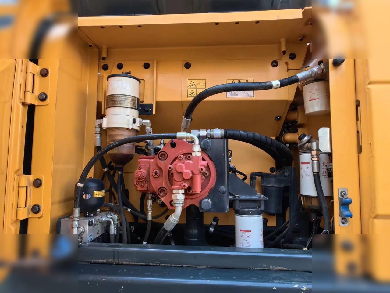 HYUNDAI 225LC-9 - 크롤러 굴삭기 : 사진 5 HYUNDAI 225LC-9 - 크롤러 굴삭기 : 사진 5