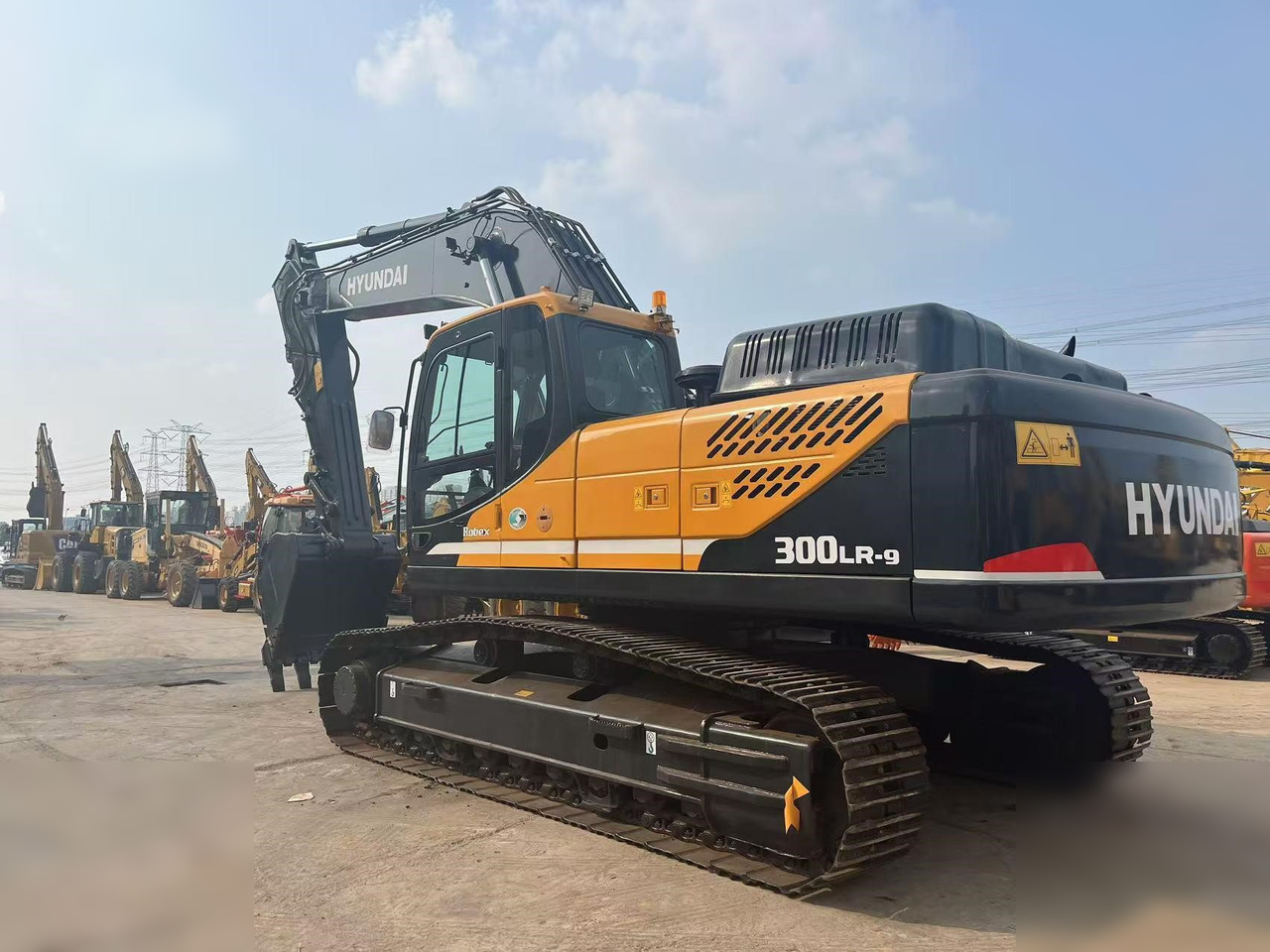 HYUNDAI HX300 LR - 크롤러 굴삭기 : 사진 4 HYUNDAI HX300 LR - 크롤러 굴삭기 : 사진 4