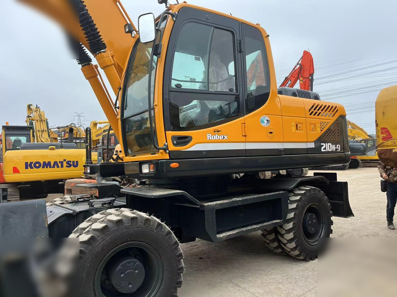 HYUNDAI ROBEX 210W-9 - 휠 굴삭기 : 사진 4 HYUNDAI ROBEX 210W-9 - 휠 굴삭기 : 사진 4