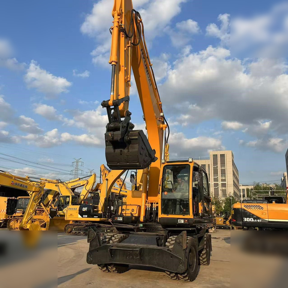 HYUNDAI ROBEX 210W-9 - 휠 굴삭기 : 사진 2 HYUNDAI ROBEX 210W-9 - 휠 굴삭기 : 사진 2